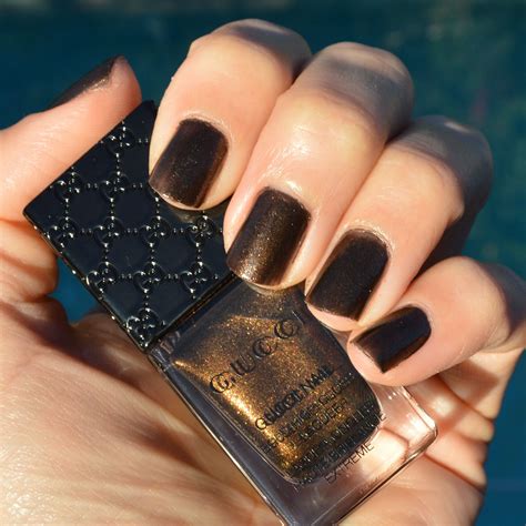 Gucci gold nail polish